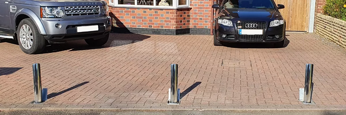 STAINLESS_STEEL_POSTS_BOLLARDS_TP200_IMAGE