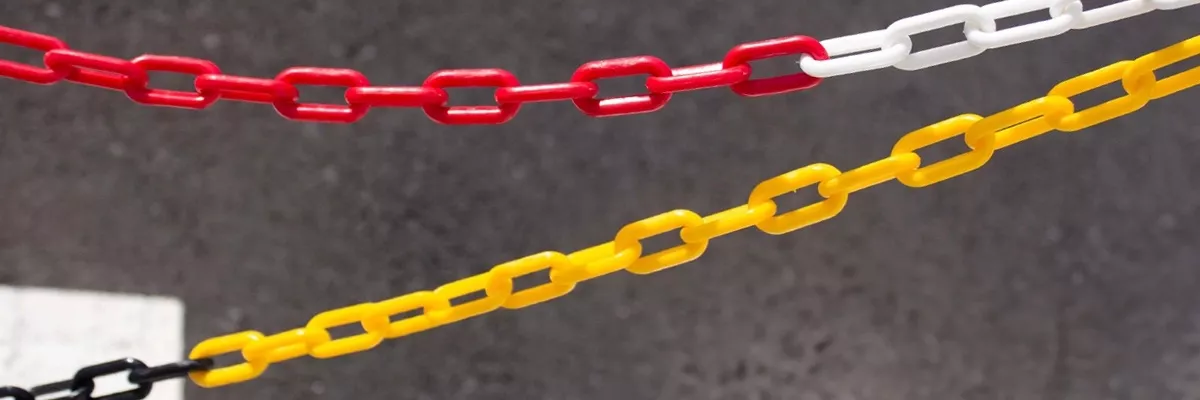 CITY_BOLLARDS_FIXED_POSTS_COLOURED_CHAIN_IMAGE